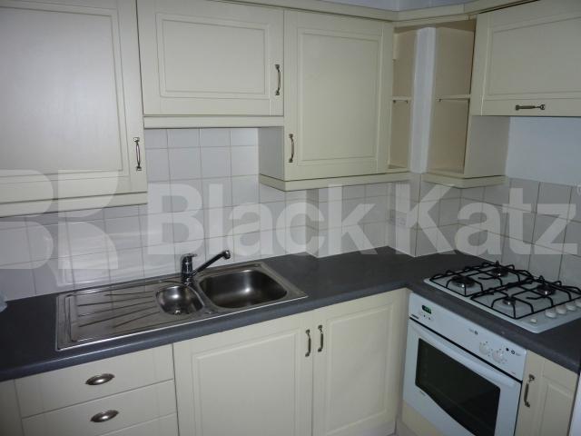 			CAMDEN SQUARE!!, 2 Bedroom, 1 bath, 1 reception Flat			 South Villas, CAMDEN SQUARE